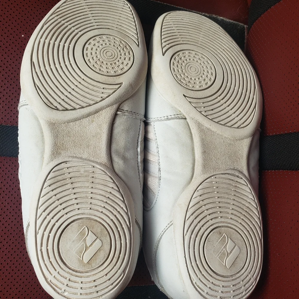 Fierce Feats Ladies Size 8 White Cheer Cheerleading Sideline Shoes - Picture 2 of 8